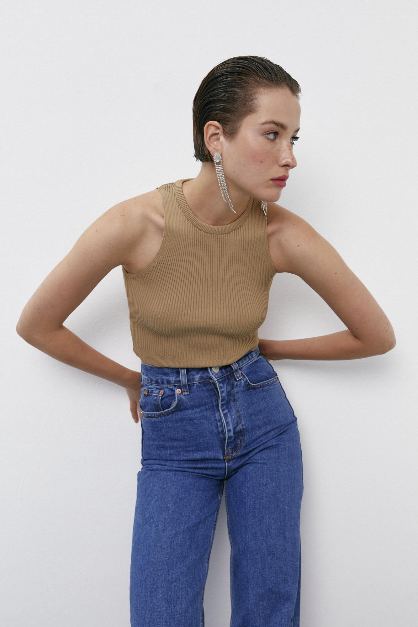 Halter Yaka Crop