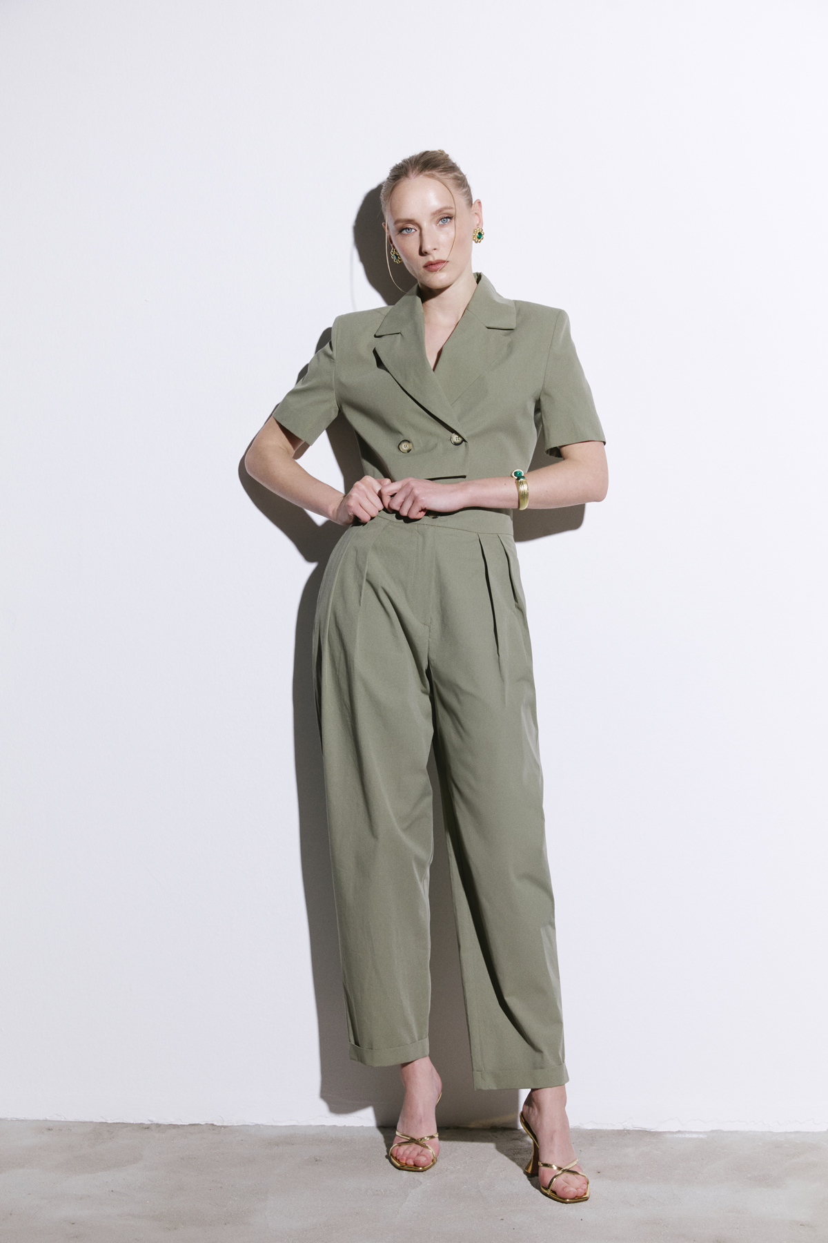 Crop Ceket, Pileli Pantolon
